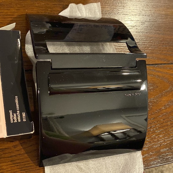 NEW Mary Kay Large Compact - Picture 5 of 7